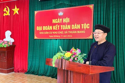 Phó Chủ tịch Thường trực UBND tỉnh Đinh Quang Tuyên dự Ngày hội Đại đoàn kết toàn dân tộc thôn Khu Chợ, xã Thuần Mang