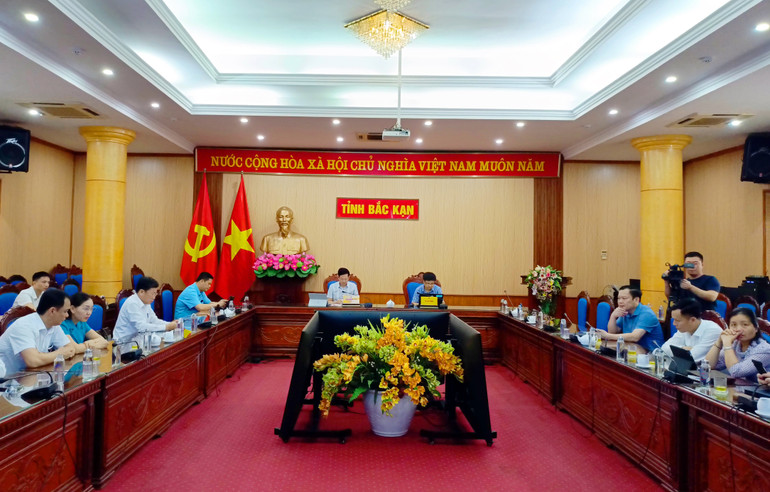 Đại biểu tham dự khai trương Cổng Pháp luật quốc gia tại điểm cầu trực tuyến tỉnh Bắc Kạn. img-20250531-080928-539.jpg