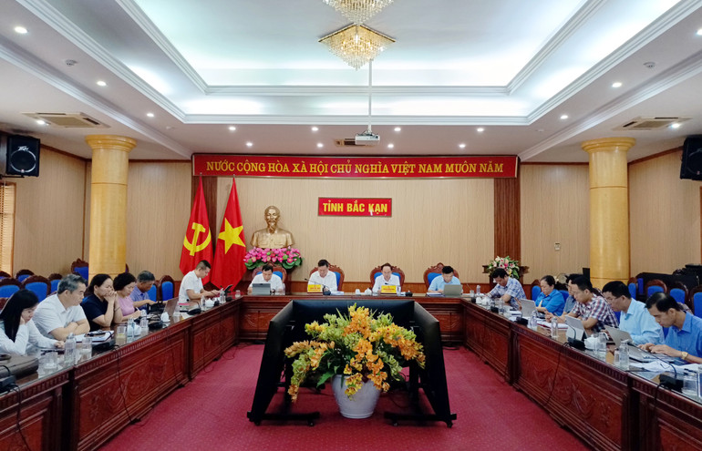 Đại biểu tham dự hội nghị tại điểm cầu trực tuyến tỉnh Bắc Kạn. img-20250623-112956-392.jpg