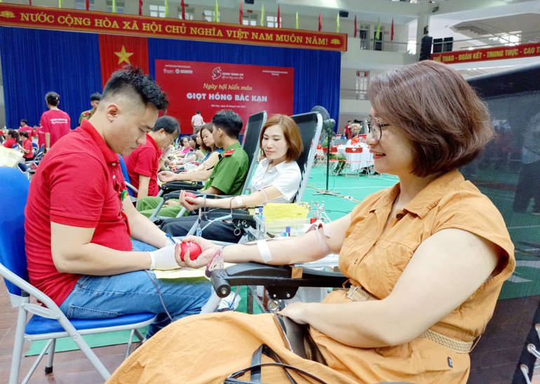 Hơn 700 cán bộ, công chức, viên chức và người dân đăng ký hiến máu tình nguyện. img-20250620-082251-415.jpg