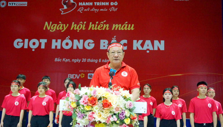 TS.BS. Vũ Đức Bình, Phó Viện trưởng Viện Huyết học - Truyền máu Trung ương, Phó Trưởng Ban Tổ chức Hành trình đỏ Trung ương phát biểu trong chương trình. dsc02114.jpg