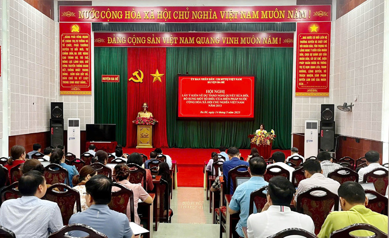 Huyện Ba Bể tổ chức hội nghị lấy ý kiến góp ý vào dự thảo Nghị quyết sửa đổi, bổ sung một số điều của Hiến pháp năm 2013. ba-be.jpg