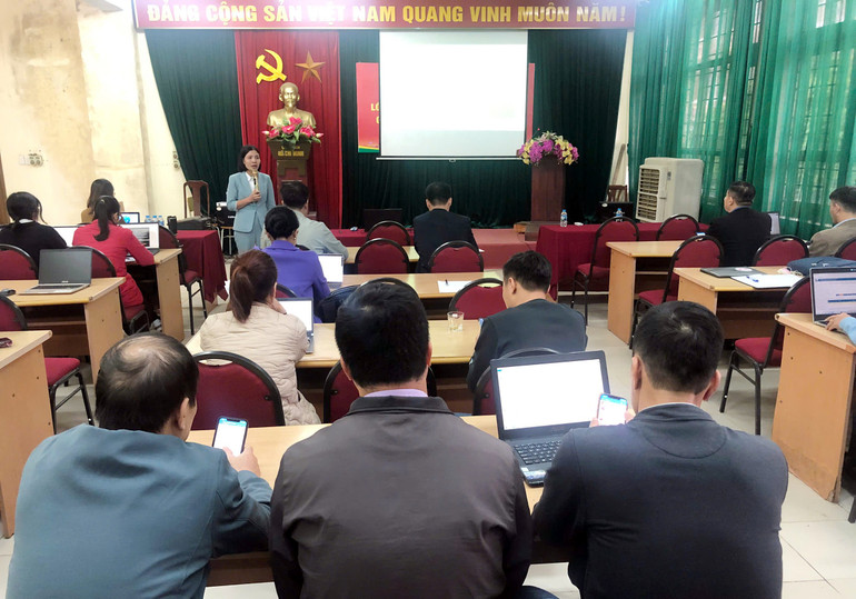 Tham dự lớp bồi dưỡng có 42 lãnh đạo, nhà giáo, viên chức quản lý lĩnh vực GDNN. khai-giang-1.jpg