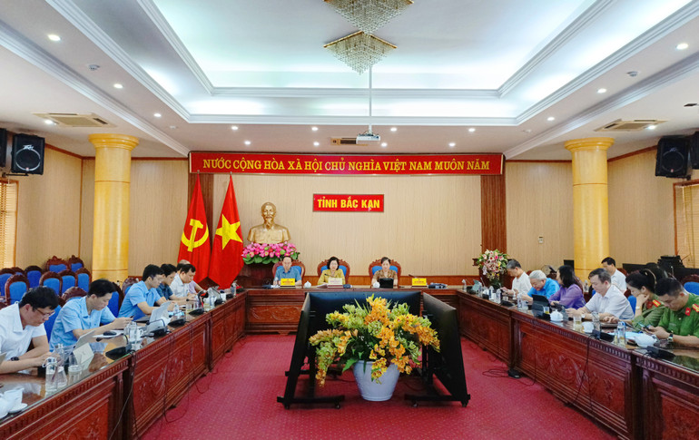 Đại biểu tham dự hội nghị tại điểm cầu trực tuyến tỉnh Bắc Kạn. img-20250.jpg