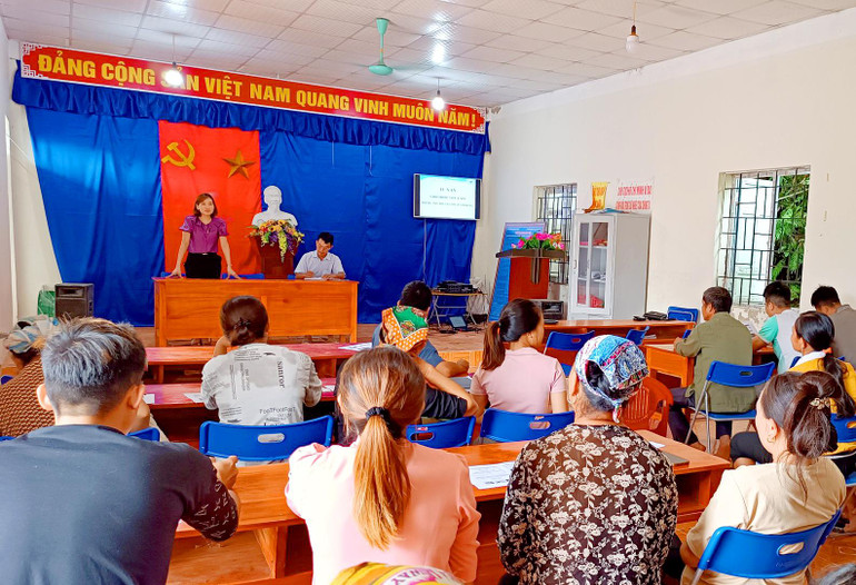 Trung tâm Dịch vụ việc làm tỉnh Bắc Kạn tuyên truyền, tư vấn giới thiệu việc làm tại xã Nhạn Môn (Pác Nặm). Nhan Mon.jpg