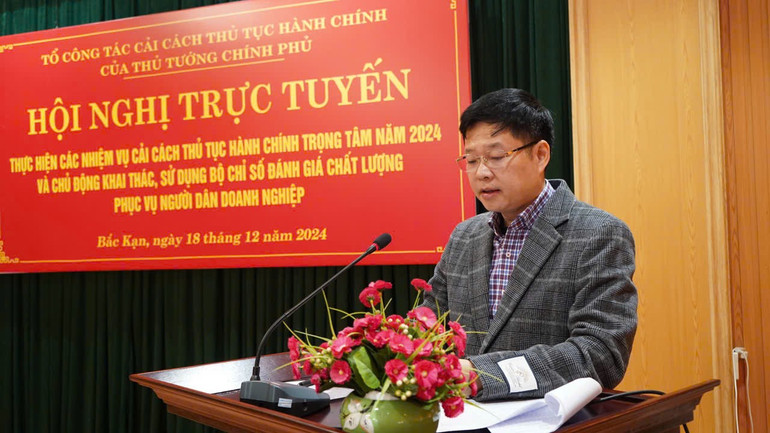 Đồng chí Đinh Quang Tuyên, Phó Chủ tịch Thường trực UBND tỉnh phát biểu tham luận tại hội nghị. z6141283464441-4bc5c455dfbd8a9f57629ea173b18834.jpg