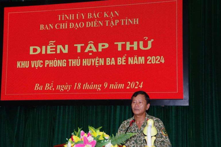 Đại tá Nguyễn Đình Huỳnh, Ủy viên Ban Thường vụ Tỉnh ủy, Chỉ huy trưởng Bộ CHQS tỉnh, Phó Trưởng ban Thường trực Ban Chỉ đạo diễn tập tỉnh Bắc Kạn phát biểu chỉ đạo. z5844948617210_c8cab42a41df5ba0ca371e6e12e5e117.jpg