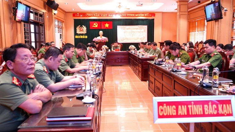 Đại biểu tham dự hội nghị tại điểm cầu Công an tỉnh Bắc Kạn. z6577454144444-e012d03f685ca8a8f032b5bc326f3bc9.jpg