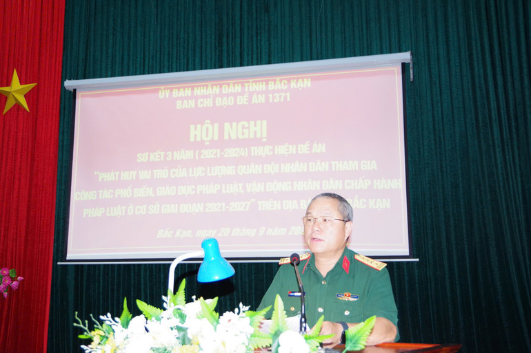 Đại tá Lã Văn Hào, Phó Bí thư Thường trực Đảng ủy, Chính ủy Bộ CHQS tỉnh phát biểu tại Hội nghị. z5848828198035_23d7fe1cd8e746b552e91e5b04264d90.jpg