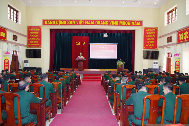 100% cán bộ, đảng viên, chiến sĩ khối 3 cơ quan và các đơn vị trực thuộc Bộ CHQS tỉnh được thông báo nhanh kết quả Hội nghị lần thứ 10 Ban Chấp hành Trung ương Đảng khóa XIII. z5942716695214-e57c3688733698d824ba0ce7b18ebae3-1864.jpg