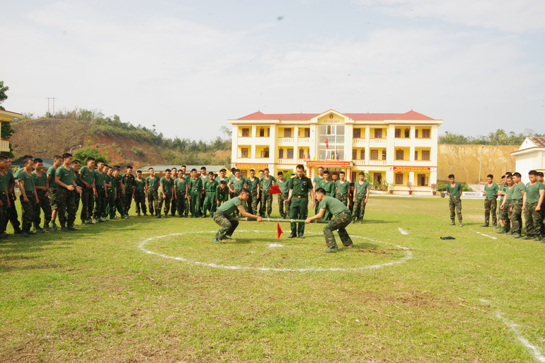 Thi đẩy gậy. z6558097105075-9e26f22f31ec93d718260010274fed96.jpg