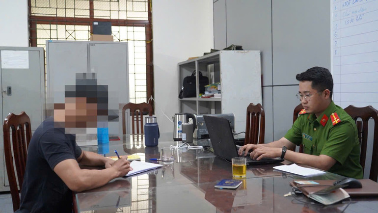 Anh T. tại cơ quan Công an. z6558024224552-ea41cc163f06861718dd73deeaa85c27.jpg