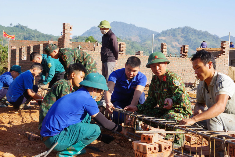 Tuổi trẻ huyện Chợ Đồn chung sức đẩy nhanh tiến độ thi công Khu tái định cư Tà Han. z6091455093420-afe2cdad6b273ced9d57abd35bdcf88e.jpg
