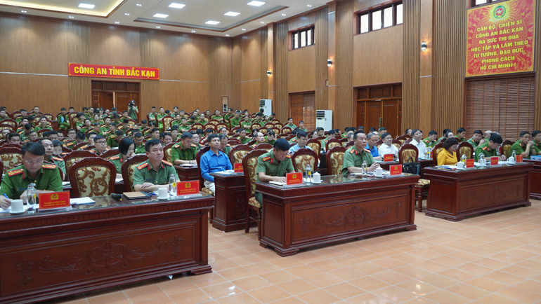 Đại biểu dự Hội nghị. dai-bieu-tham-du-hoi-nghi-8808.jpg