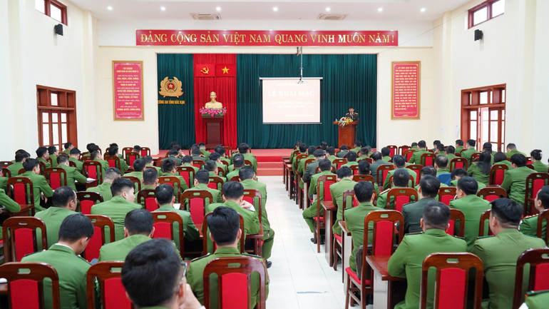 Quang cảnh lớp tập huấn. z6116516066673-dcc46c5fac32394211baa3e529d3913d.jpg