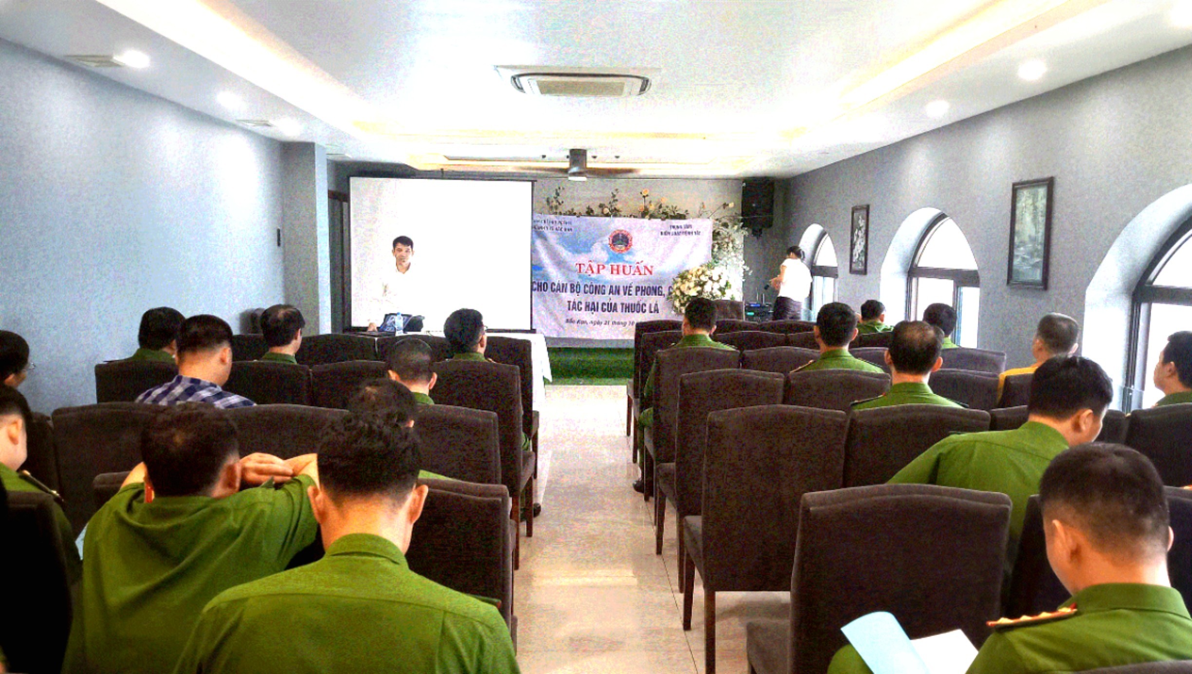 Các đại biểu dự lớp tập huấn. z5951731398344-f98eb2ba79a7-7383-9583.gif