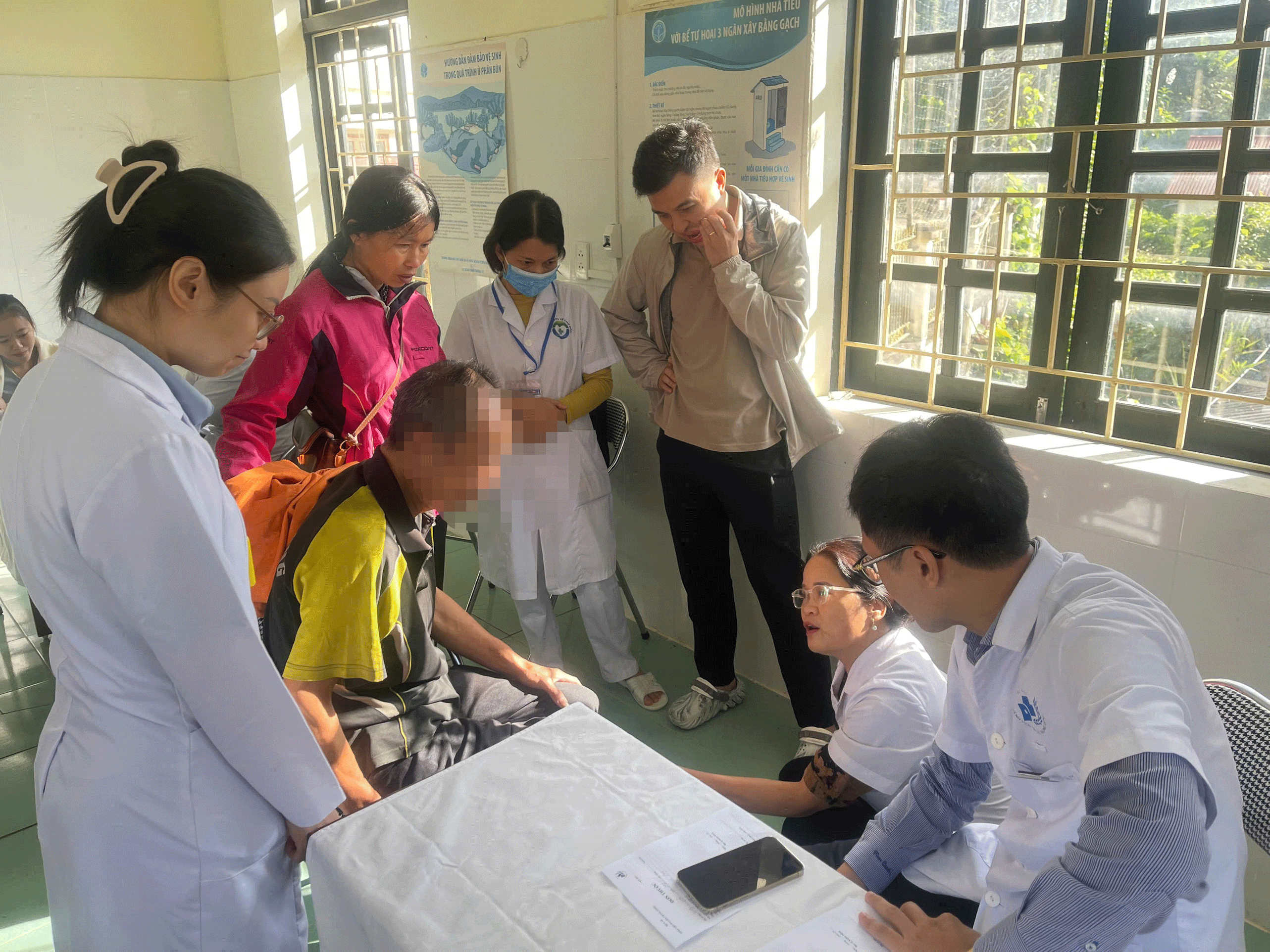 Khám, tư vấn bệnh nhân nghi mắc phong z5965591082232-967024732d03-505-6080.gif