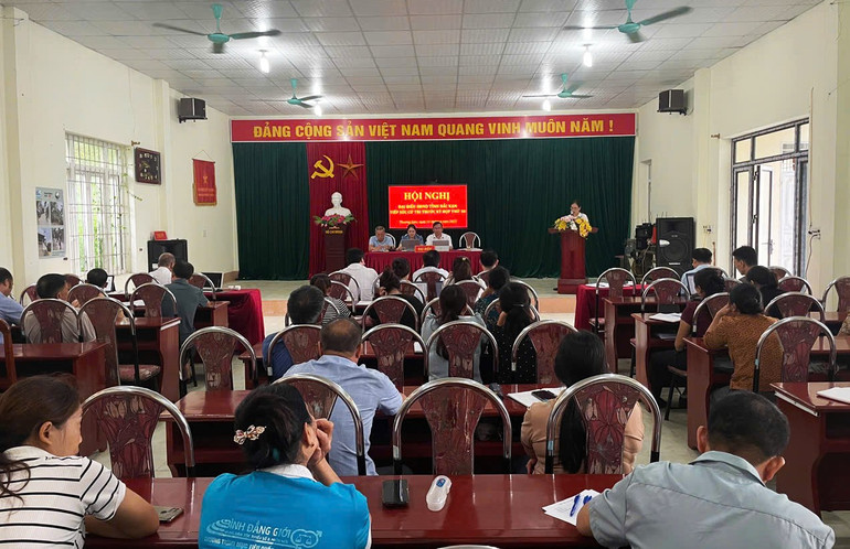 Quang cảnh buổi tiếp xúc cử tri tại UBND xã Thượng Giáo. z6693069852484-22a9340ff7108d67eb8ed7fd77d1c144.jpg