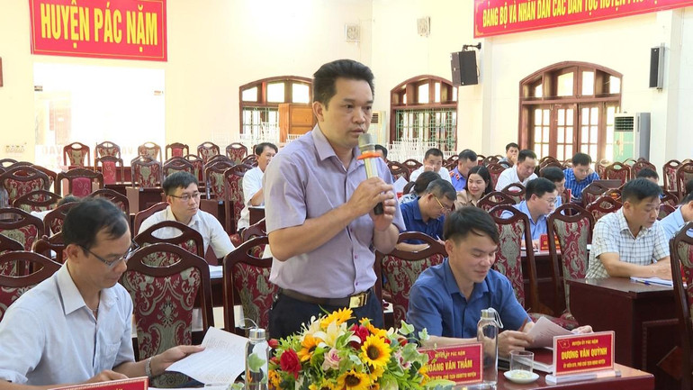 Các đại biểu đóng góp ý kiến vào nội dung dự thảo kế hoạch tổ chức đại hội của huyện. IMG_6772.jpeg