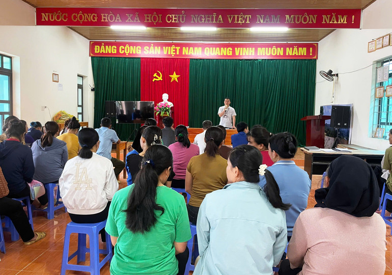 Việc lấy ý kiến của Nhân dân được các cấp ủy, chính quyền địa phương chú trọng quan tâm. Trong ảnh: Xã Nghiên Loan tổ chức lấy ý kiến của người dân. z6517883437077-4d4f5821905ae9c2dd22474d09493055.jpg
