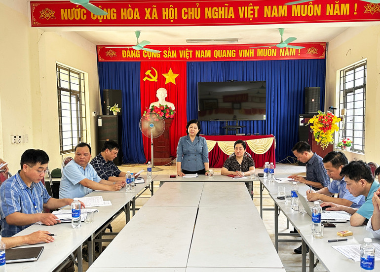 Đồng chí Phó Bí thư Thường trực Tỉnh ủy Phương Thị Thanh phát biểu kết luận buổi làm việc tại xã Yến Dương. 10.jpg