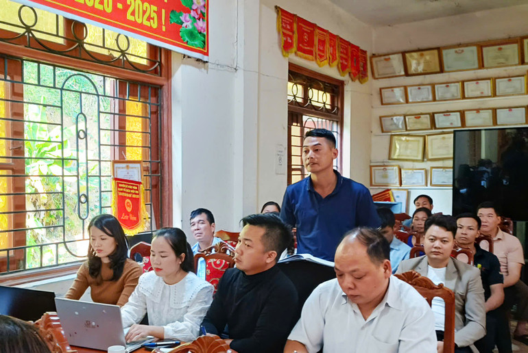 Cử tri xã Nghiên Loan, huyện Pác Nặm nêu ý kiến đến đại biểu HĐND tỉnh tại buổi TXCT trước kỳ họp thường lệ cuối năm. cu-tri-nghien-loan.jpg