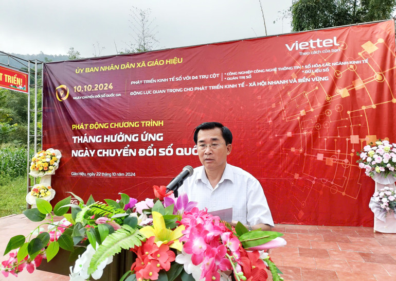 Đến dự Ngày hội chuyển đổi số tại xã Giáo Hiệu có đại diện lãnh đạo Sở Thông tin và Truyền thông. 22-9749-3233.jpg
