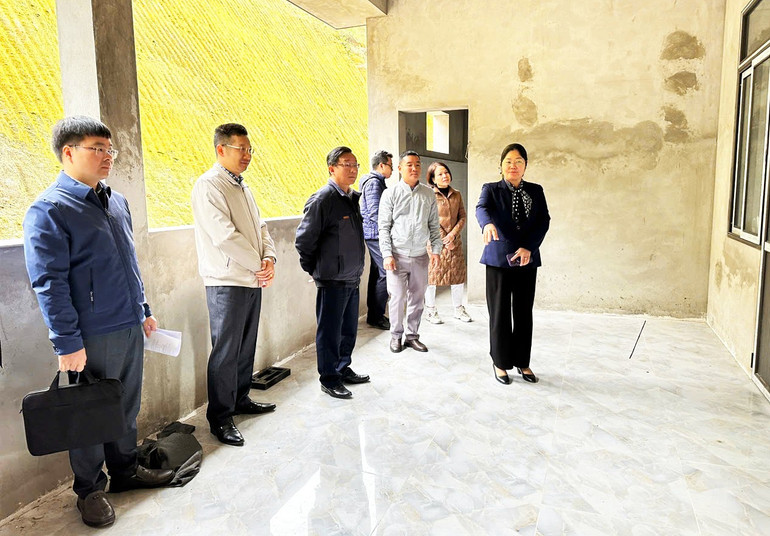 Đoàn công tác đến kiểm tra tiến độ xây dựng Trường Mầm non Nhạn Môn. 444.jpg
