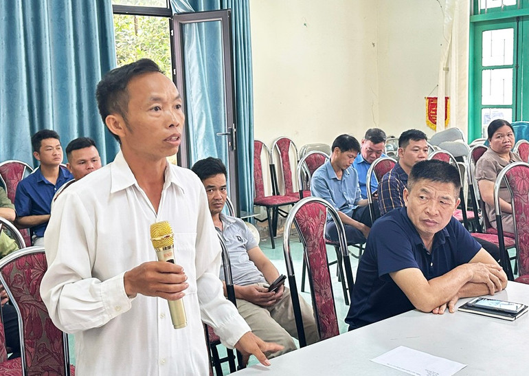 Cử tri thôn Nà Còi, xã Bành Trạch nêu ý kiến tại buổi tiếp xúc. 3.jpg
