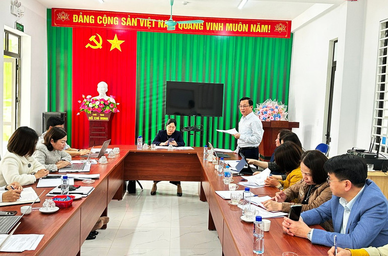 Các đại biểu thảo luận tại buổi làm việc. Các đại biểu thảo luận tại buổi làm việc.