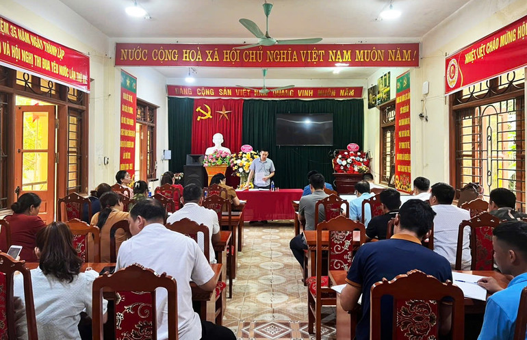 Lãnh đạo UBND huyện Pác Nặm họp thảo luận về các giải pháp thực hiện công tác bảo hiểm trên địa bàn. hop-bh.jpg