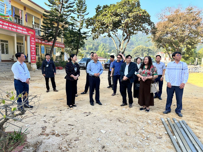 Đoàn công tác đến kiểm tra tiến độ xây dựng Trường Tiểu học và Trung học cơ sở Xuất Hóa, TP. Bắc Kạn. 2.jpg