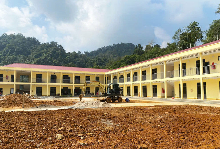 Đơn vị thi công láng bê tông sân Trường Tiểu học Thuần Mang (Ngân Sơn). 55.jpg
