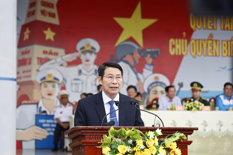 Đồng chí Đinh Văn Thiệu, Phó Chủ tịch UBND tỉnh Khánh Hòa đến dự và phát biểu tại buổi Lễ tiễn Đoàn công tác. ts3.jpg