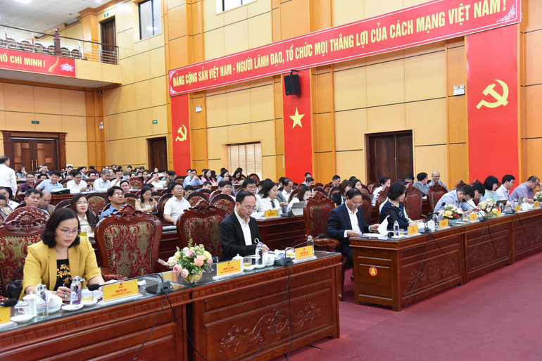 Các đại biểu tham dự hội nghị tại điểm cầu Hội trường tỉnh Bắc Kạn. 44.jpg