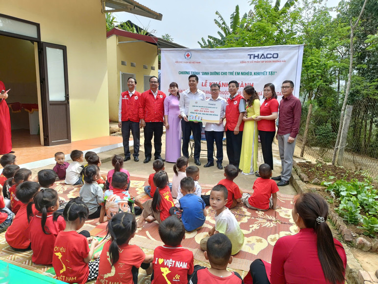 Dự lễ khánh thành tại các điểm trường có đại diện lãnh đạo UBND huyện Pác Nặm và chính quyền các xã. 2.jpg