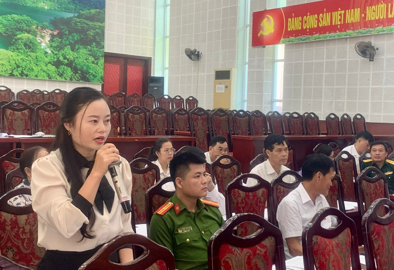 Đại biểu tham gia kỳ họp đóng góp ý kiến vào nội dung một số nghị quyết thông qua tại kỳ họp lần này. aa.jpg