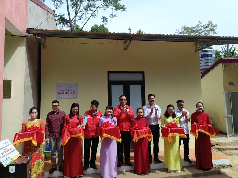 Lễ trao tặng công trình tại điểm trường Khâu Nèn thuộc Trường Mầm non Nghiên Loan 1. 1.jpg