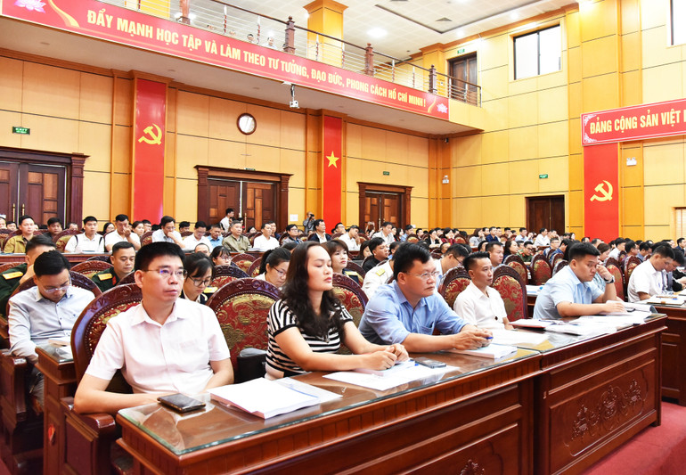 Đại biểu tham dự hội nghị phổ biến kiến thức pháp luật về đất đai triển khai trên địa bàn tỉnh. 3.jpg