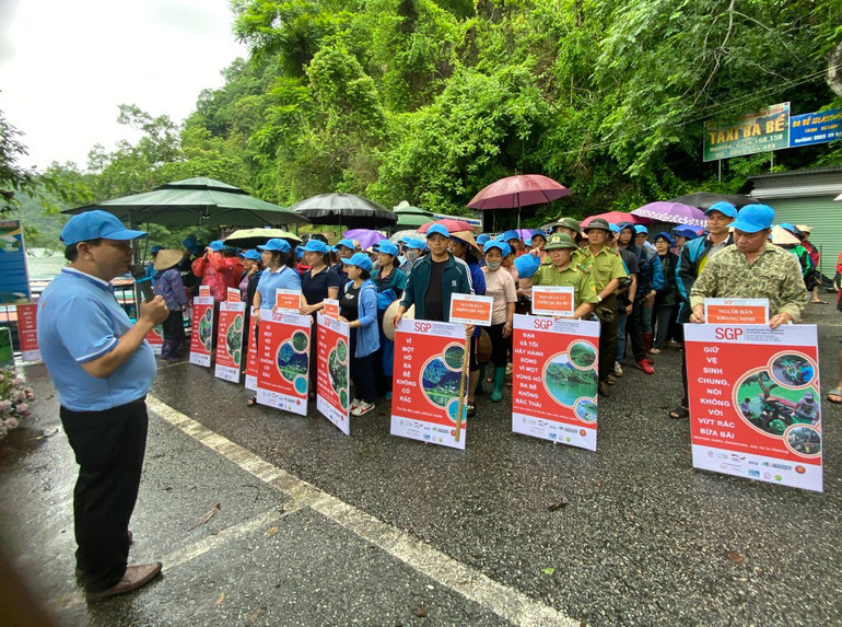 Năm 2024 tỉnh Bắc Kạn đã tổ chức nhiều hoạt động hưởng ứng Tuần lễ Quốc gia Nước sạch và Vệ sinh môi trường. Trong ảnh, tổ chức các hoạt động vệ sinh môi trường tại hồ Ba Bể. ngay-mt.jpg