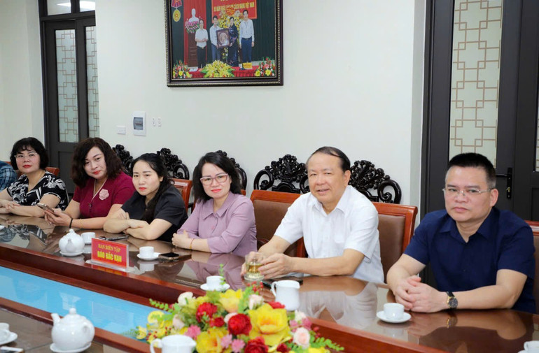 Đoàn công tác Báo Bắc Kạn tại buổi làm việc. z6499877916394-e7703df6a617ec655ea3c50c534bc44b.jpg