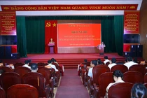 Đồng chí Nông Bình Cương, Tỉnh ủy viên, Bí thư huyện ủy chủ trì hội nghị.