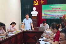 Đồng chí Hoàng Nguyễn Việt, Chủ tịch UBND huyện, trưởng Ban đại diện HĐQT NHCSXH huyện phát biểu ý kiến.