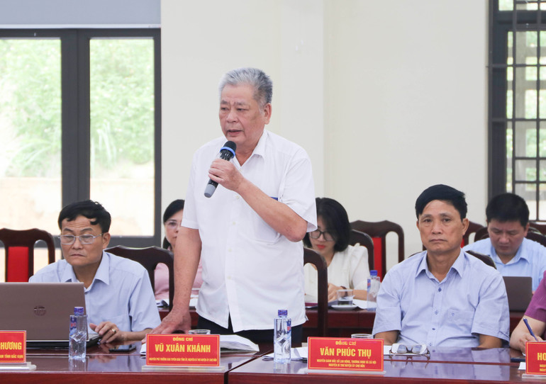 Các đại biểu nêu quan điểm và góp ý vào Dự án. C Khanh.jpg