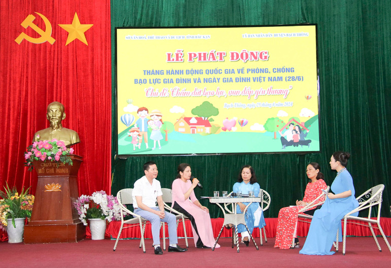 Trao đổi về phòng chống bạo lực gia đình và Ngày Gia đình Việt Nam 28/6. Toa dam.jpg