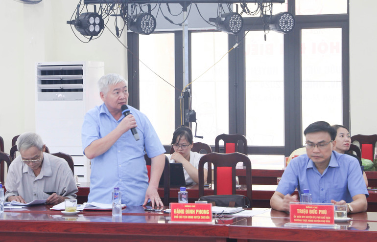 Các đại biểu góp ý vào Dự án. Luong Bang.jpg