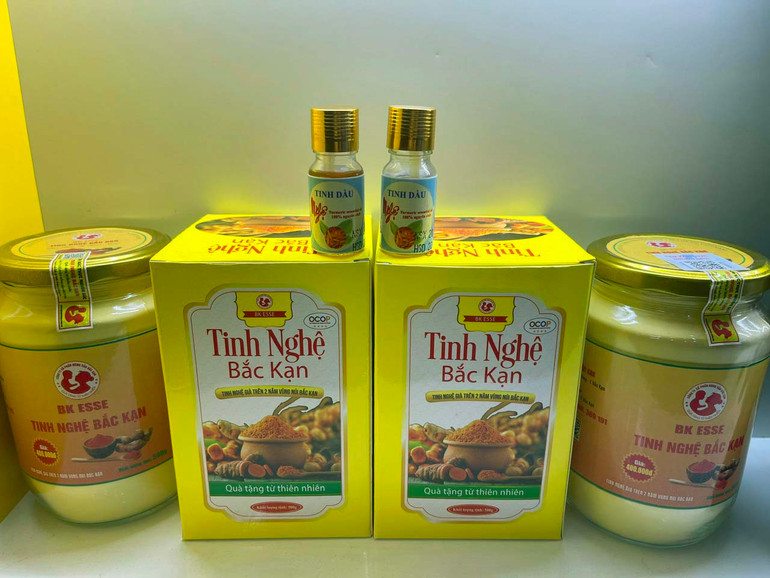 Sản phẩm tinh nghệ của HTX nông nghiệp công nghệ cao BK Foods đạt chuẩn sản phẩm công nghiệp nông thôn tiêu biểu cấp tỉnh. z5508075066687_3e25a9fd2198a67f4c765bf79aa9c128 (1).jpg