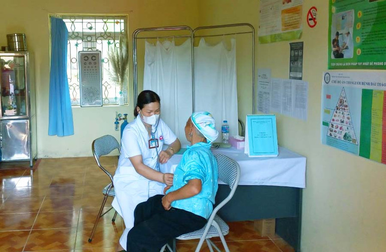 Khám, tư vấn, cấp thuốc miễn phí cho người dân xã Cốc Đán (Ngân Sơn). z5490931812279_a636250e7e00112f51ba7c7d093fc09b.jpg