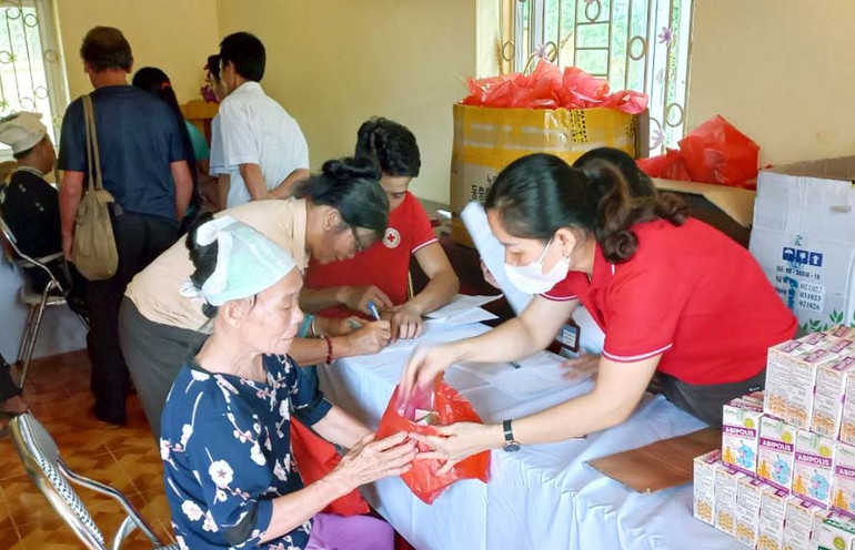 Người dân được khám, tư vấn, phát thuốc miễn phí. z5490931777630_cef6316ef6bf90e8e729007ce3d9059a.jpg