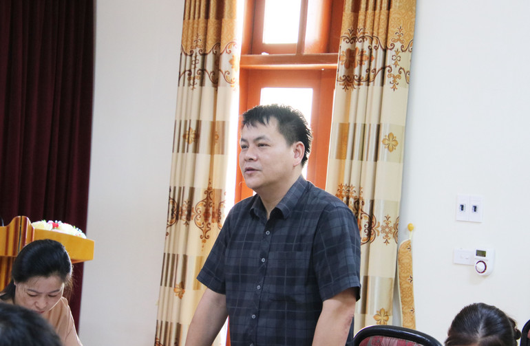 Đồng chí Lục Đại Lượng, Phó Giám đốc Đài Phát thanh và Truyền hình tỉnh, Chủ tịch Hội Nhà báo tỉnh phát biểu tại Hội nghị. Đồng chí Lục Đại Lượng, Phó Giám đốc Đài Phát thanh và Truyền hình tỉnh, Chủ tịch Hội Nhà báo tỉnh phát biểu tại Hội nghị.